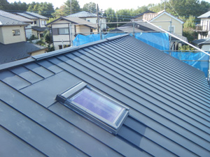 屋根ガルバ葺き