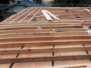 保育棟屋根通気垂木