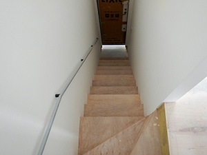 階段下地組み及び鋼製手摺取付