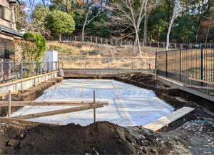 防湿シート敷き