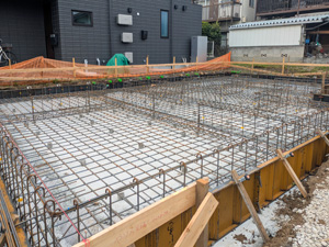 外枠建込み+基礎配筋