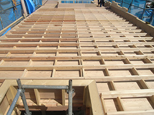 陸屋根勾配根太組み