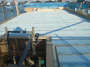 陸屋根断熱材充填