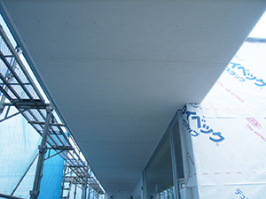 軒天ケイカル板張り